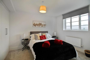 Central Slough -double bed & 1 sofa bed, - transport links